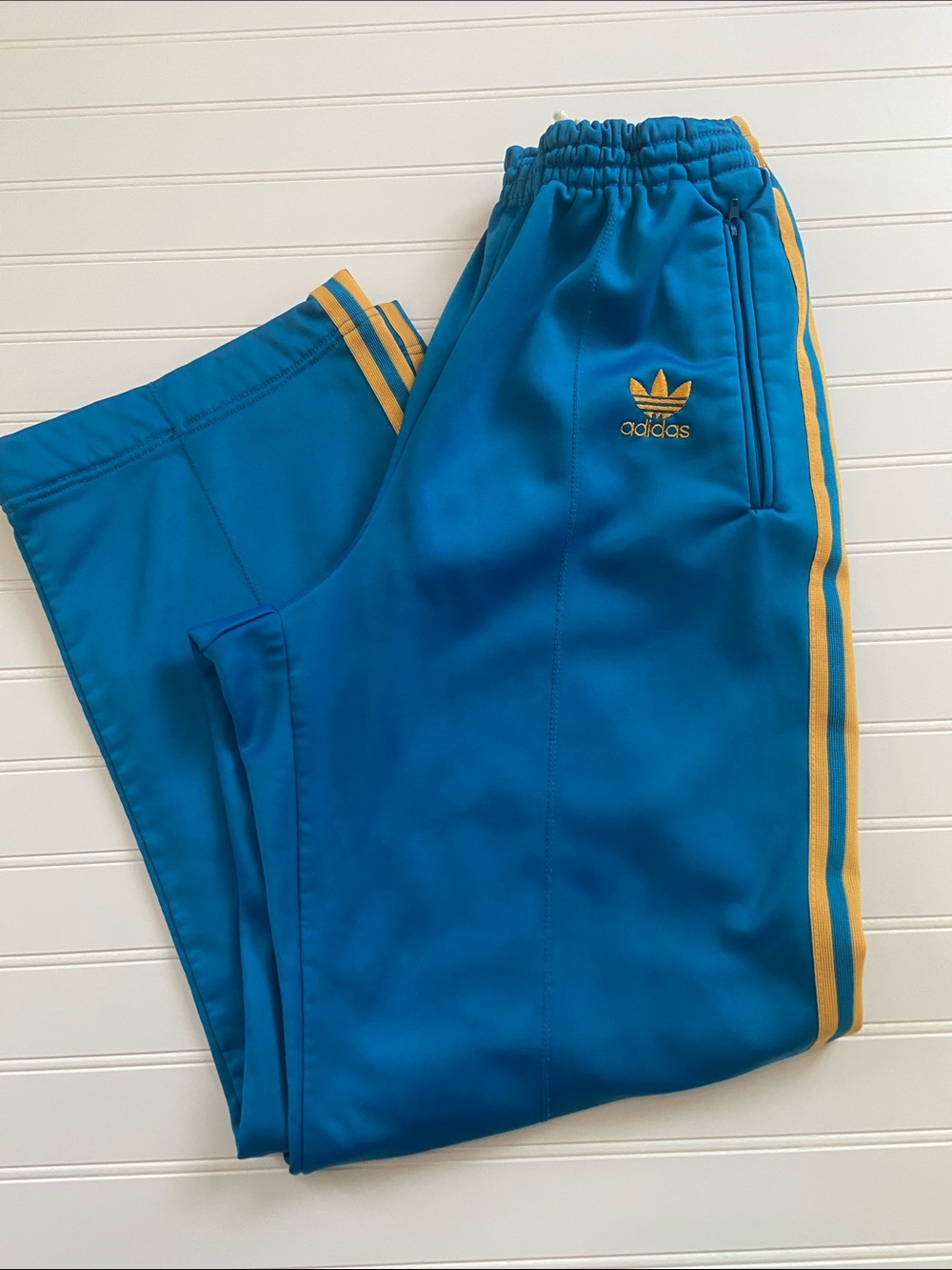VTG ADIDAS | 80s ATP Keyrolan
Trackpants Cyan Blue + Yellow | Mens/Unisex L